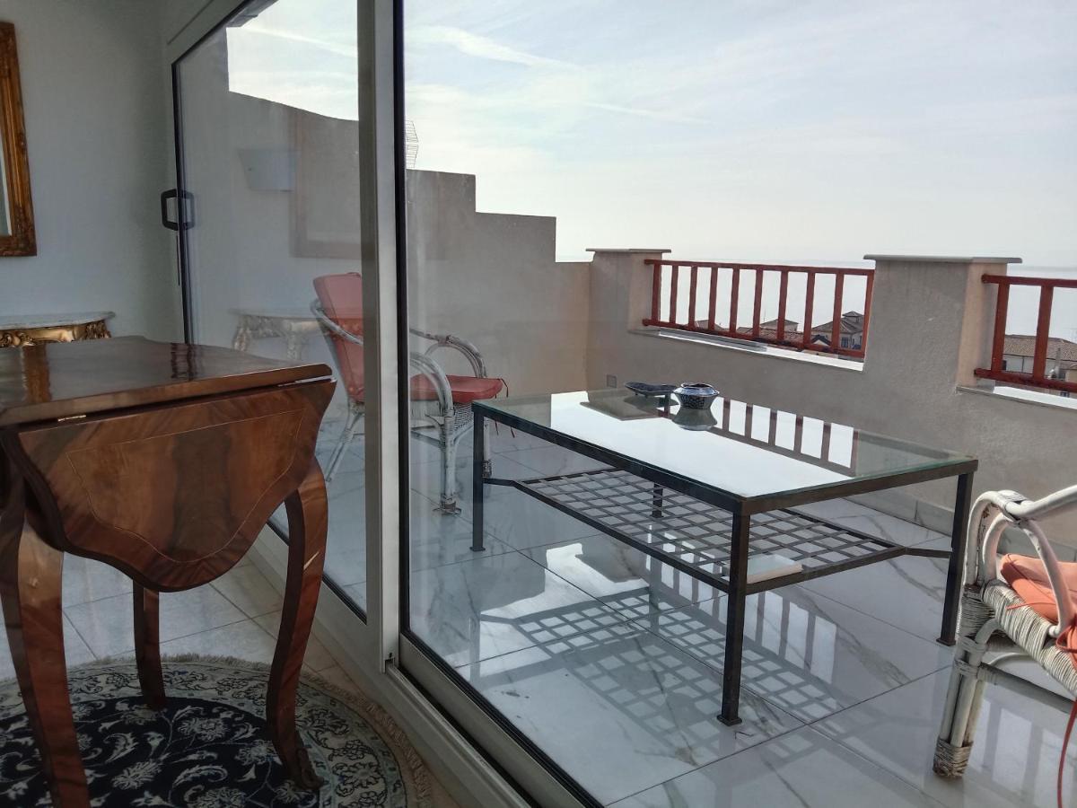 "Lo Studiolo" Apartment ปิซโซ ภายนอก รูปภาพ