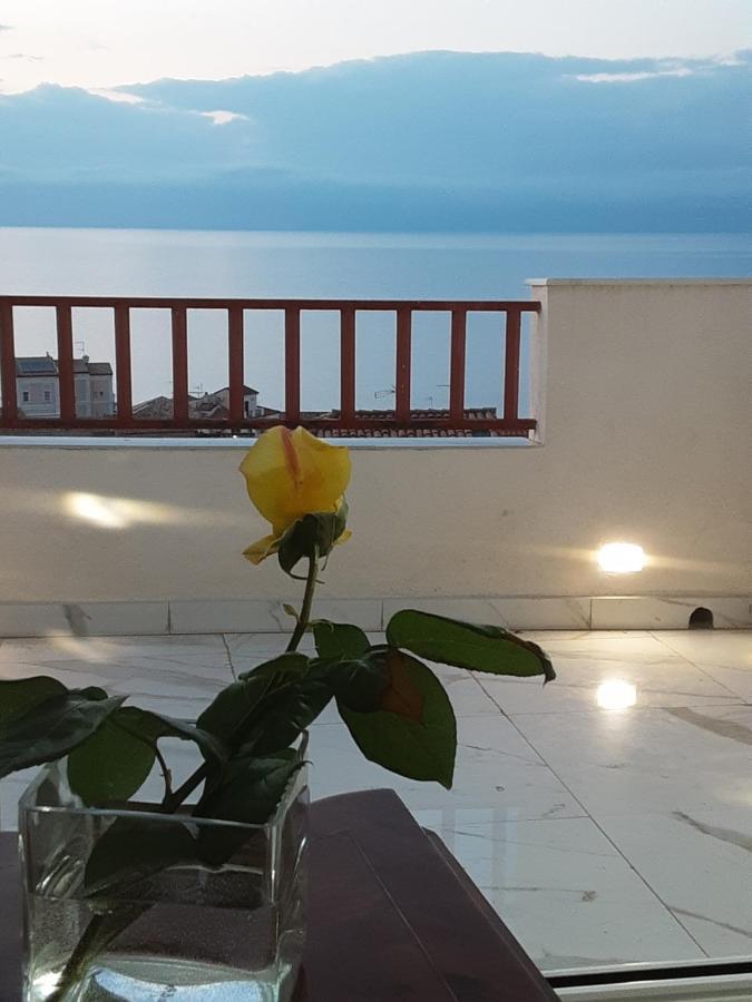 "Lo Studiolo" Apartment ปิซโซ ภายนอก รูปภาพ